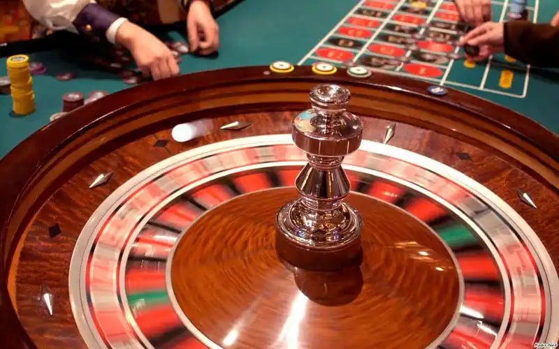 bet100 app casino game lobby showing slots and live dealer categories